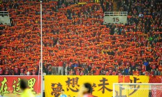 九游娱乐在线-队员们拼尽全力，赛场上留下无悔的足迹