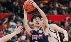 九游官网网址-劲旅之争：胜负悬念，球迷心神不宁
