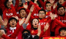 九游体育官网入口-中国足球高峰对决，球员们拼尽全力，争夺胜利的简单介绍