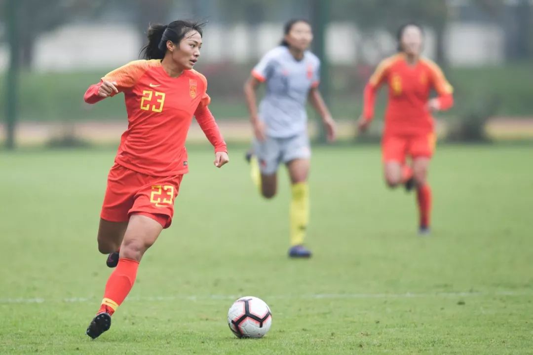 中国女足备战足球争霸赛，决胜一搏的简单介绍