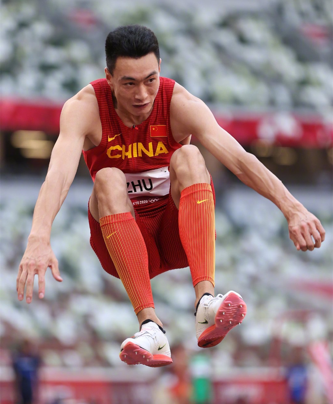 包含中沿南运动员夺得胜利，未来可期的词条