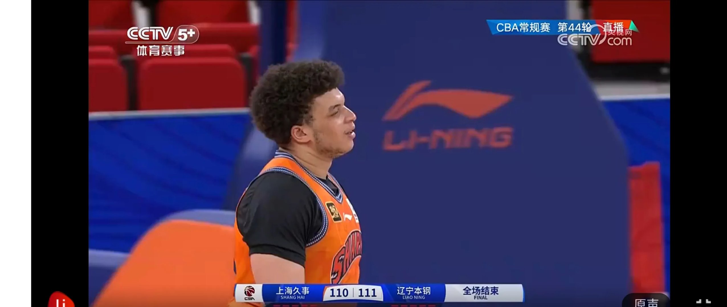 激烈对抗：球队为争夺胜利全力以赴的简单介绍